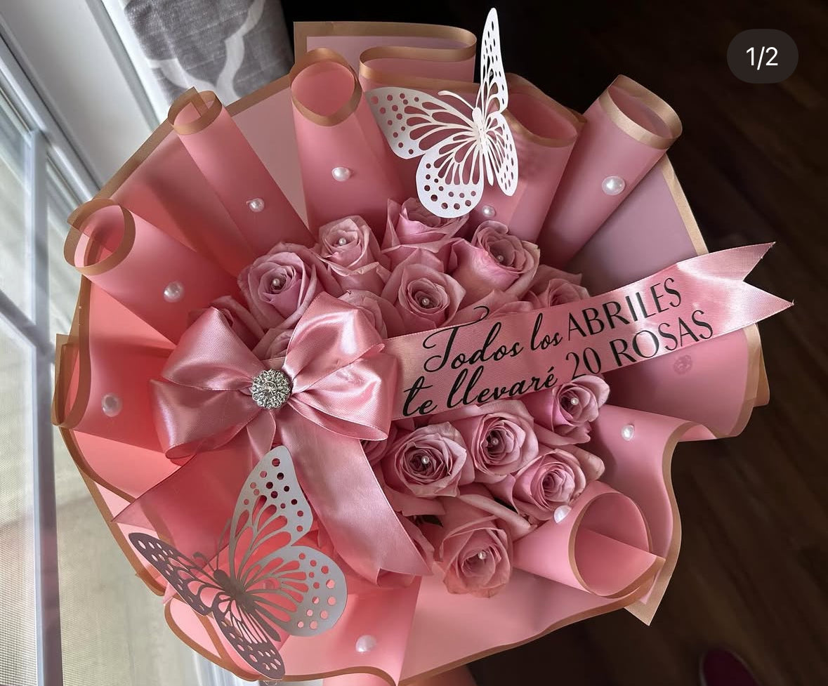 “En todos los abriles te llevaré 20 rosas”