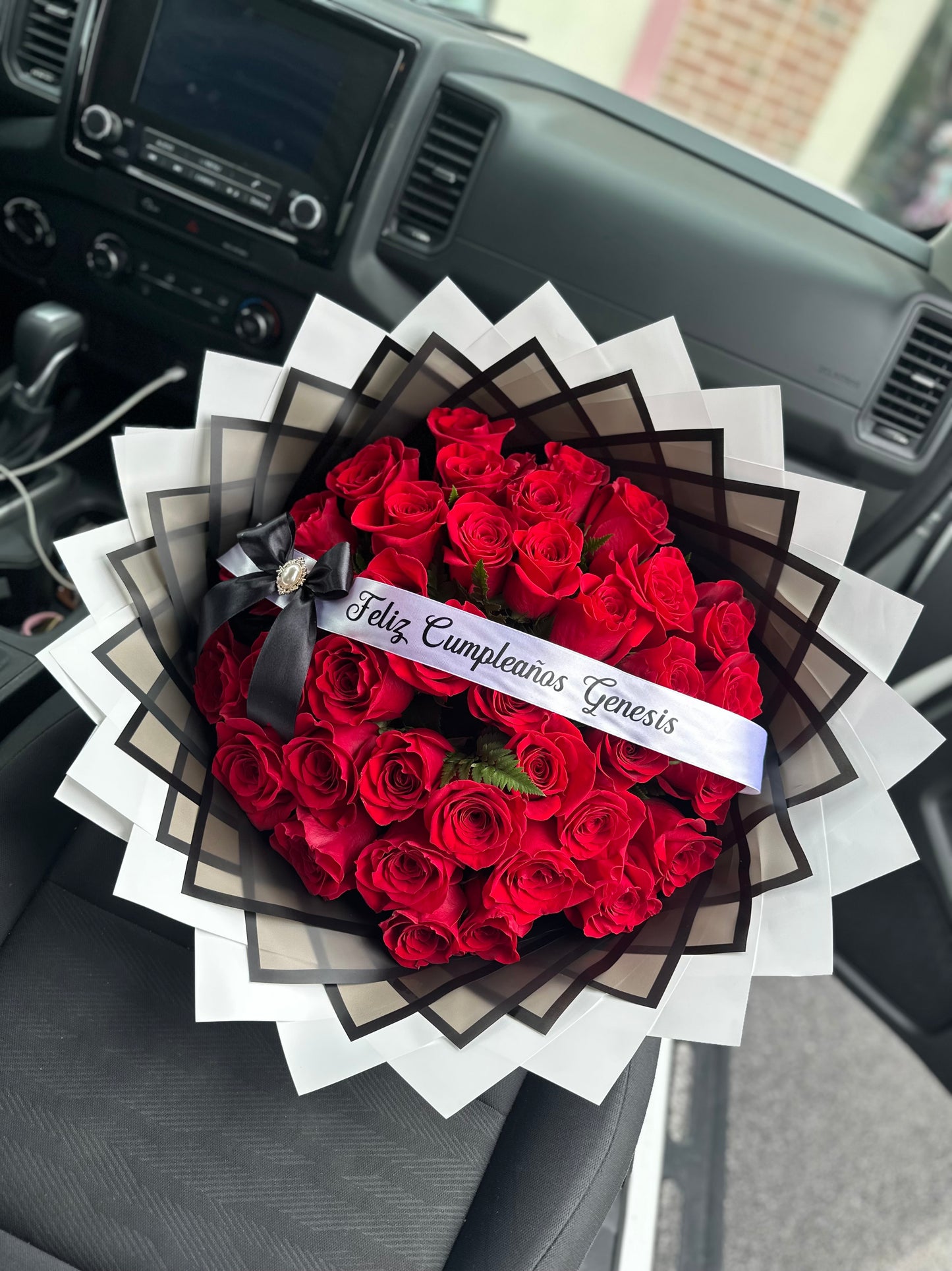 36 Red Roses Black/White Wrapping