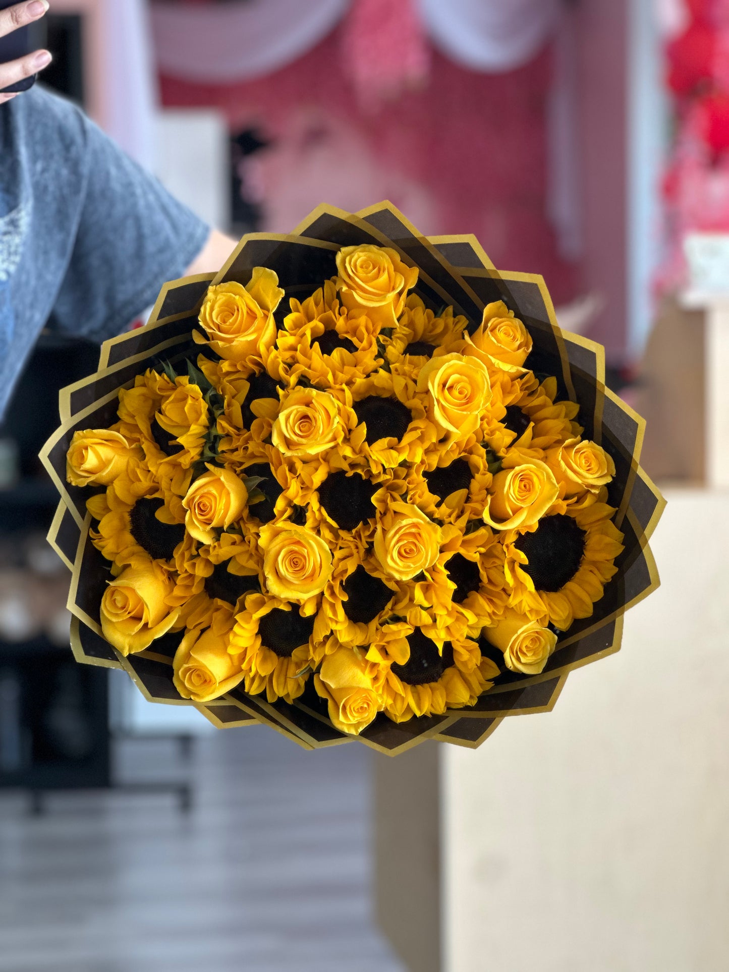 Sunflowers and Roses Ramo Buchón