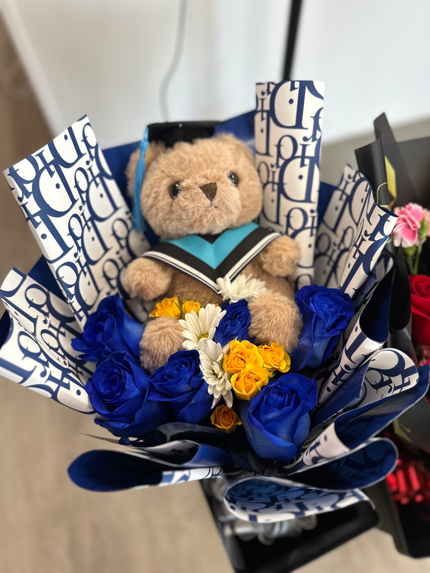 Natural blue roses mix