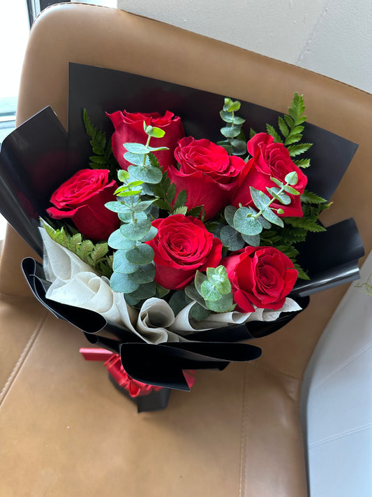 6 Roses Mini Bouquet